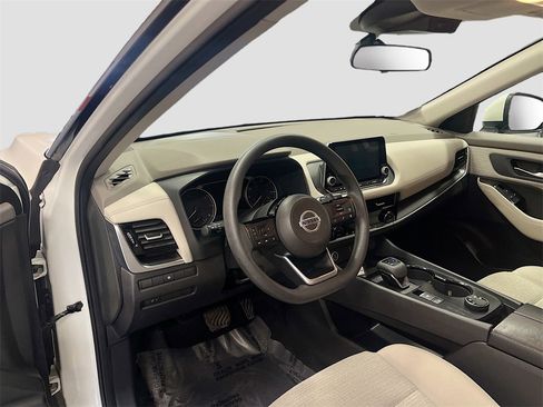 Used 2021 Nissan Rogue SV image 9