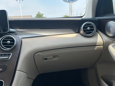 Used 2019 Mercedes-Benz GLC 300 4MATIC image 21