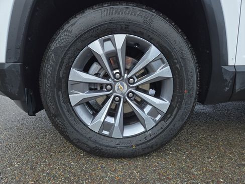 Used 2025 Chevrolet Equinox LT w/ Convenience Package II image 10