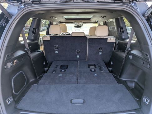 Certified 2024 Jeep Grand Cherokee L Limited w/ Luxury Tech Group II image 21