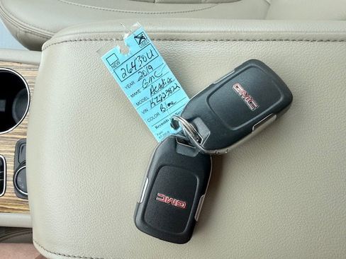 Used 2019 GMC Acadia Denali FWD image 22