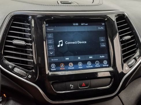 Used 2019 Jeep Cherokee Limited FWD image 17