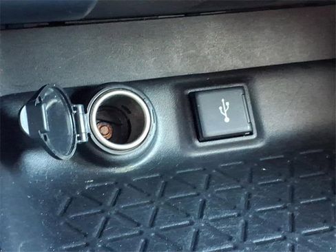 Used 2021 Toyota RAV4 XLE image 27