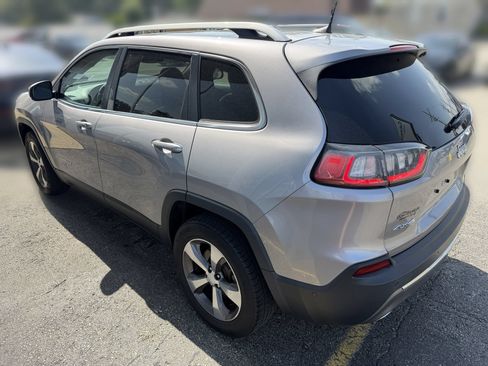 Used 2019 Jeep Cherokee Limited w/ Technology Group AWD/4WD image 8
