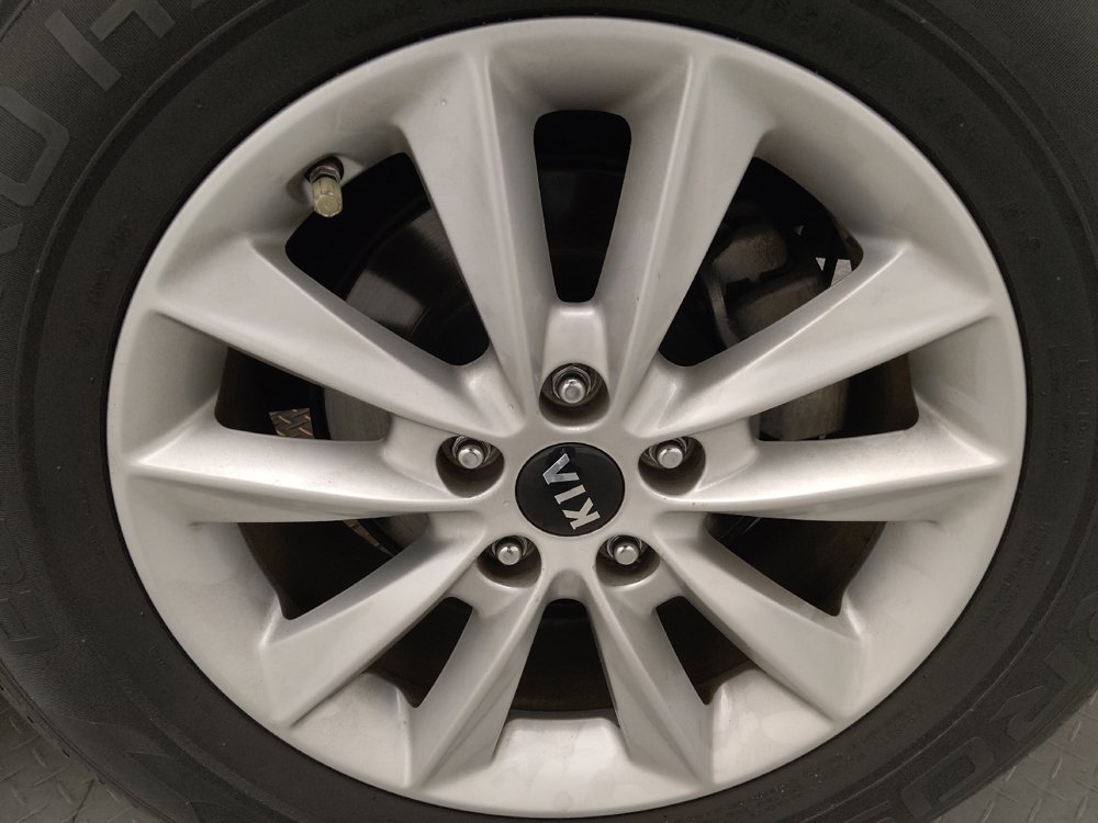 Used 2020 Kia Sorento LX FWD image 31