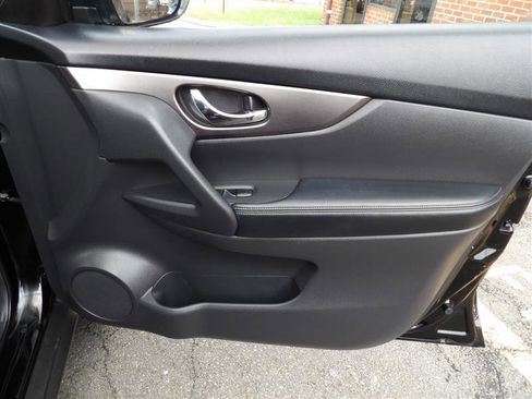 Used 2015 Nissan Rogue S image 16