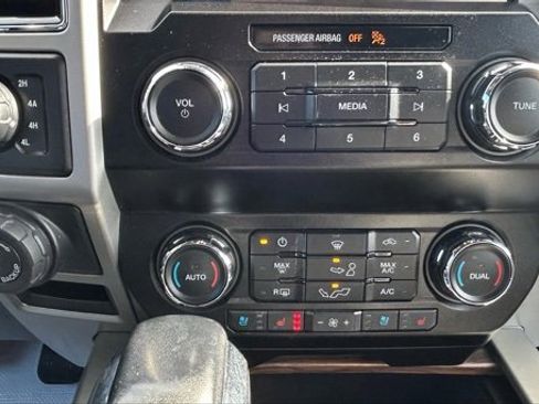 Used 2019 Ford F150 Lariat image 17