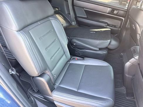 Used 2025 Hyundai Santa Fe Calligraphy AWD/4WD image 17