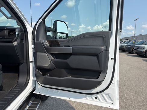 Used 2025 Ford F350 Lariat AWD/4WD image 20