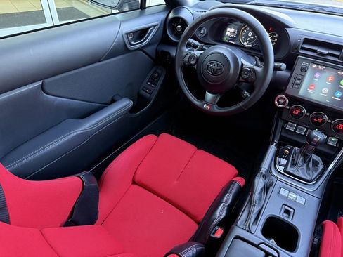 Used 2022 Toyota GR86 w/ ALL Weather Mat Package (TMS) RWD image 18