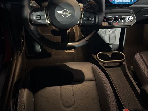 Used 2025 MINI Cooper 2-Door Hardtop image 9