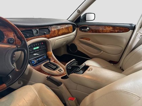 Used 1999 Jaguar XJ8 image 24