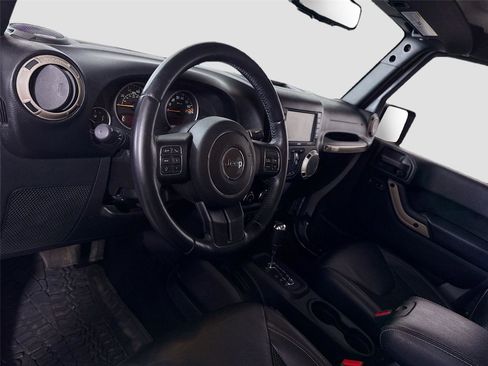 Used 2017 Jeep Wrangler Unlimited Sahara AWD/4WD image 3