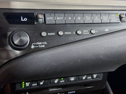 Used 2019 Lexus ES 350 Ultra Luxury w/ Accessory Package 2 FWD image 24
