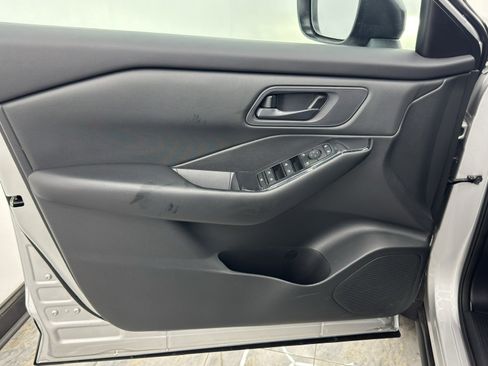 Used 2024 Nissan Rogue S image 41