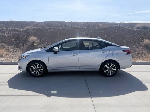 Used 2024 Nissan Versa SV FWD image 5