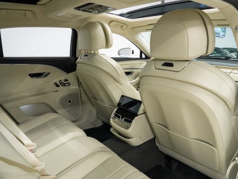 Used 2024 Bentley Flying Spur V8 AWD/4WD image 28