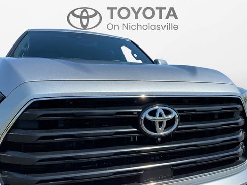 Used 2025 Toyota Sequoia SR5 AWD/4WD image 10