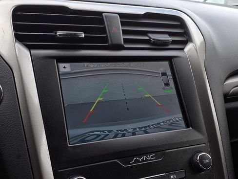 Used 2019 Ford Fusion SE FWD image 10