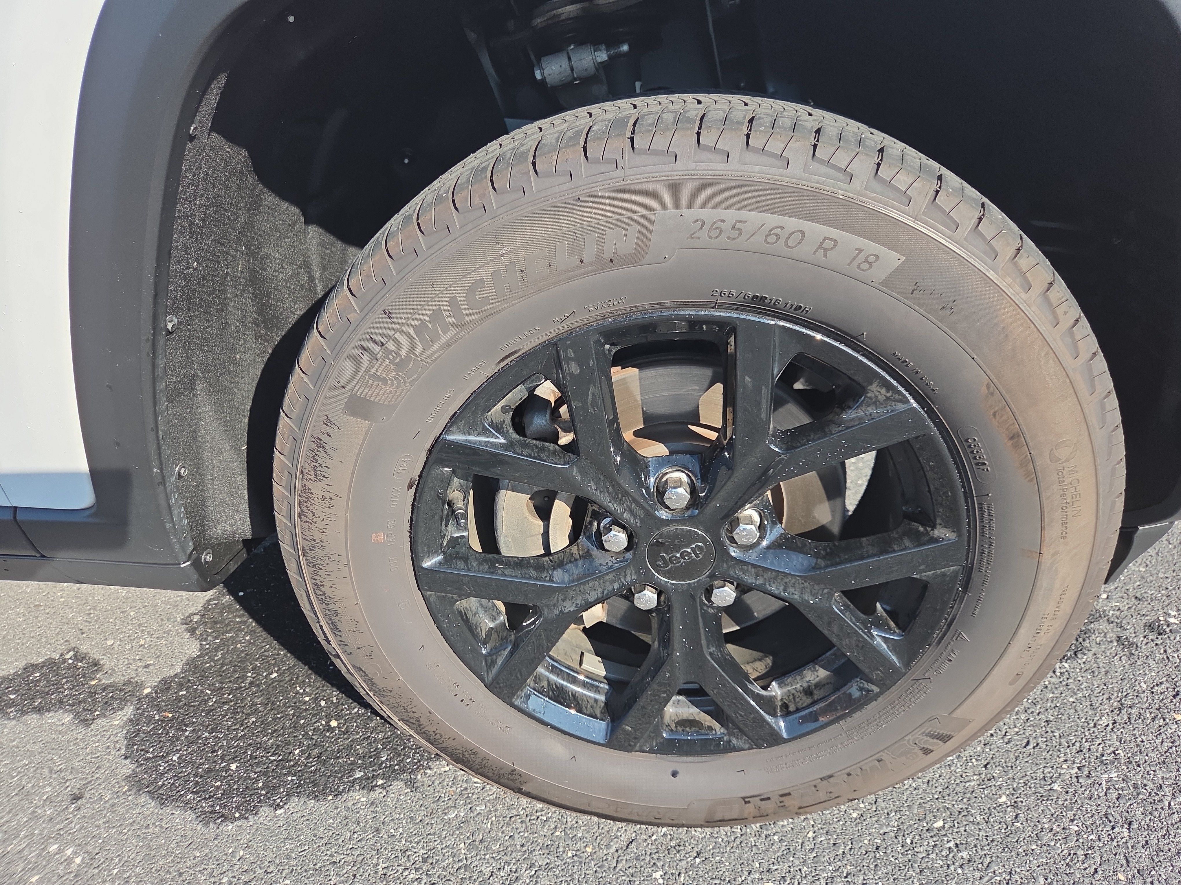 Used 2024 Jeep Grand Cherokee Altitude AWD/4WD image 28