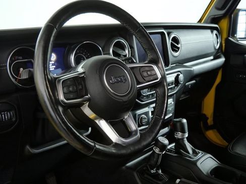 Used 2019 Jeep Wrangler Unlimited Sahara w/ Uconnect 4C Nav & Sound Group AWD/4WD image 18