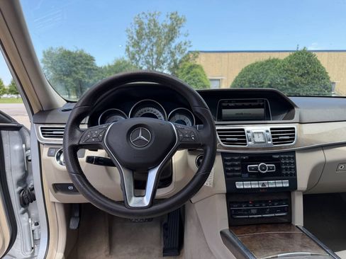 Used 2014 Mercedes-Benz E 350 Sedan image 3