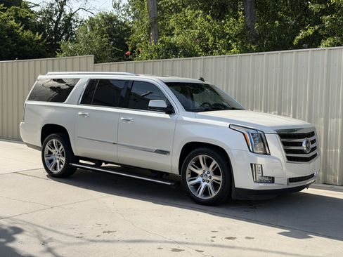 Used 2015 Cadillac Escalade ESV Premium AWD/4WD image 3