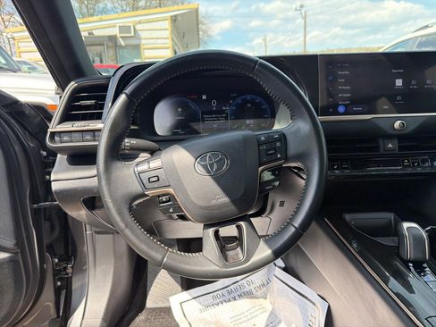 Used 2024 Toyota Crown AWD/4WD image 23