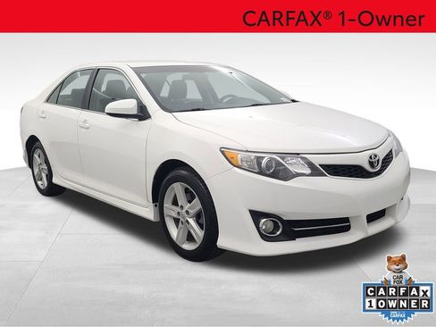 Used 2013 Toyota Camry SE image 2