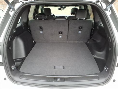 New 2026 Jeep Grand Cherokee Altitude image 8