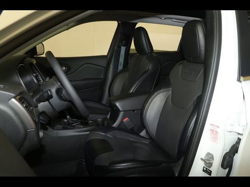 Used 2022 Jeep Cherokee Latitude Lux w/ Sun & Sound Group image 2