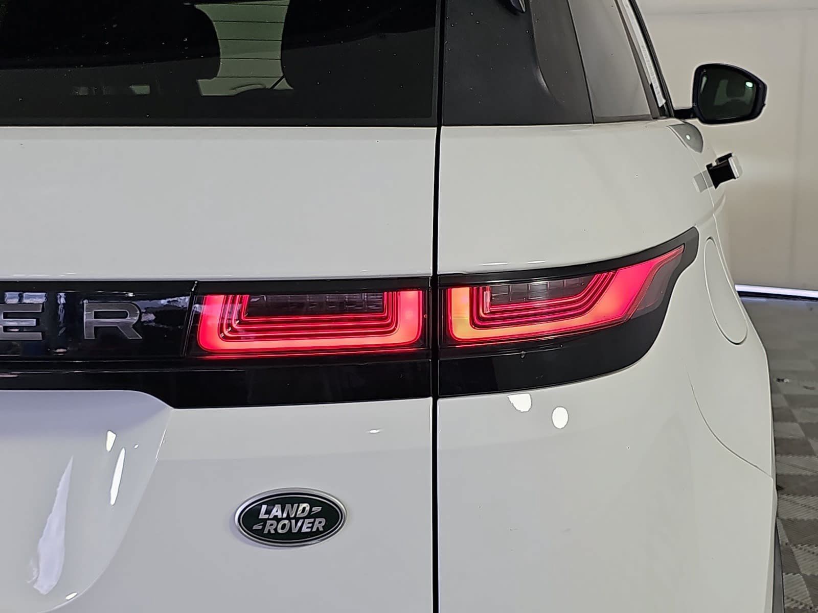 Used 2020 Land Rover Range Rover Evoque R-Dynamic S AWD/4WD image 31