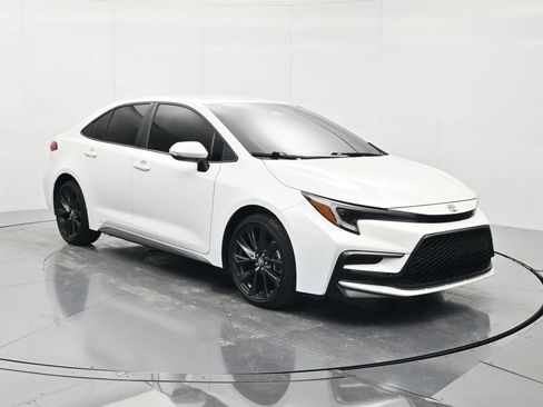 Used 2023 Toyota Corolla SE FWD image 3