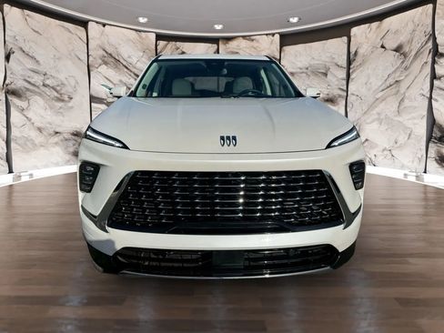 Used 2025 Buick Enclave Avenir w/ Trailering Package, 5000 lbs. image 8