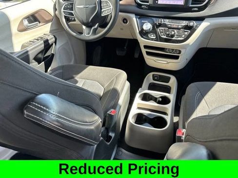 Used 2024 Chrysler Voyager LX FWD image 35