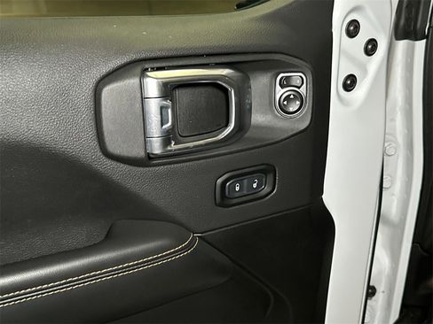 Used 2024 Jeep Wrangler Unlimited Sahara image 19