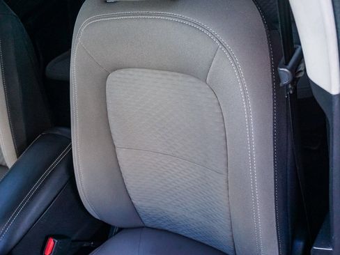 Used 2021 Ford Escape SE image 25