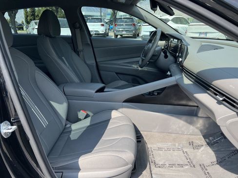 Used 2022 Hyundai Elantra SEL w/ Convenience Package FWD image 17