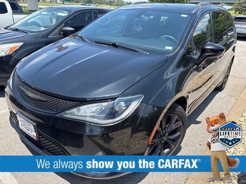 Used 2018 Chrysler Pacifica Touring Plus w/ S Appearance Package FWD image 2