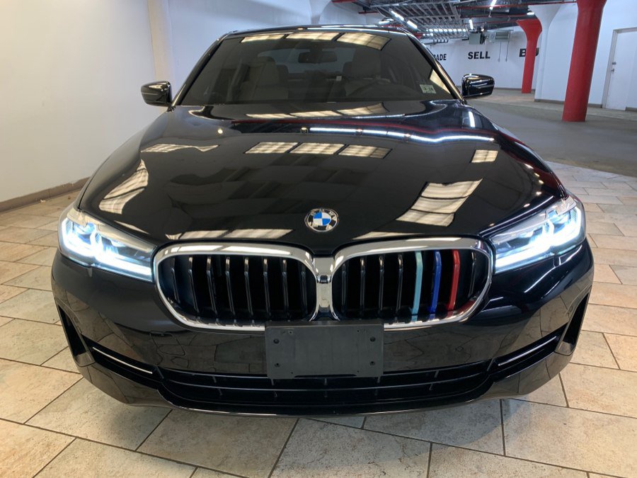 Used 2023 BMW 530i w/ Premium Package RWD image 3