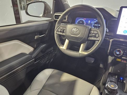 Certified 2025 Toyota Tacoma Limited AWD/4WD image 9