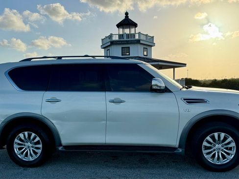Used 2017 Nissan Armada Platinum w/ Interior Lighting Package RWD image 4