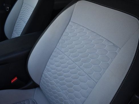 Used 2020 Chevrolet Equinox LS w/ LS Convenience Package image 9