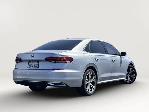 Used 2020 Volkswagen Passat 2.0T SEL FWD image 4