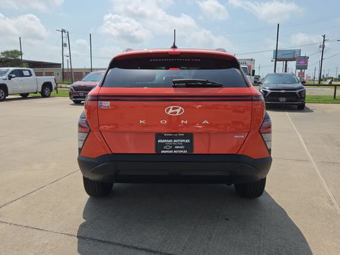 Used 2024 Hyundai Kona SEL AWD/4WD image 6