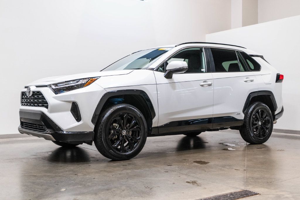 Certified 2025 Toyota RAV4 SE AWD/4WD image 3