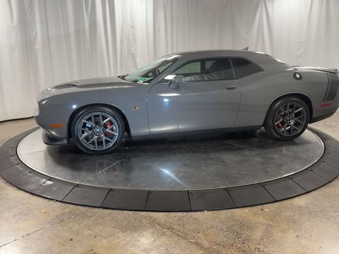 Used 2017 Dodge Challenger R/T Scat Pack w/ Leather Interior Group image 6