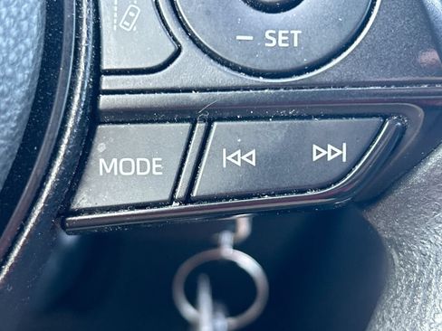 Used 2022 Toyota RAV4 LE FWD image 16