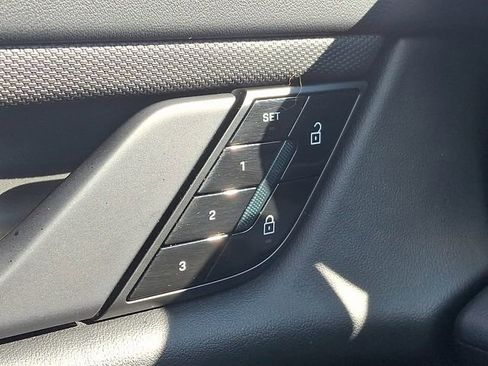 Used 2020 Porsche Taycan 4S image 28