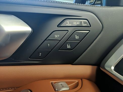 Used 2024 BMW X7 M60i w/ Executive Package image 38